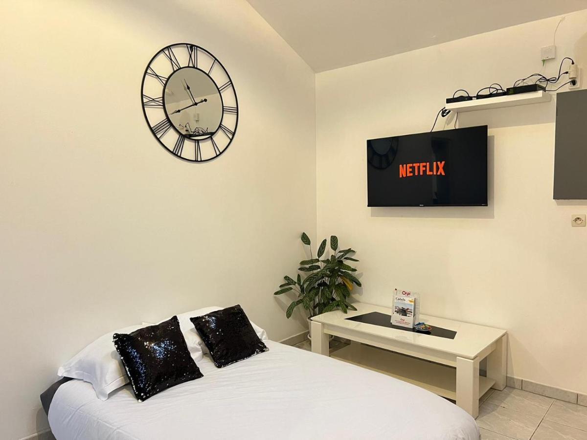 Apartament Le Mollien Calais Zewnętrze zdjęcie