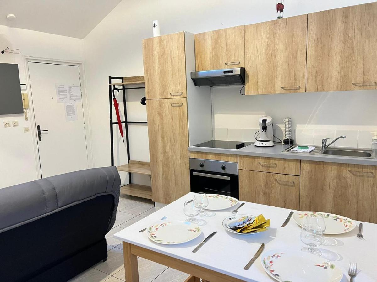 Apartament Le Mollien Calais Zewnętrze zdjęcie